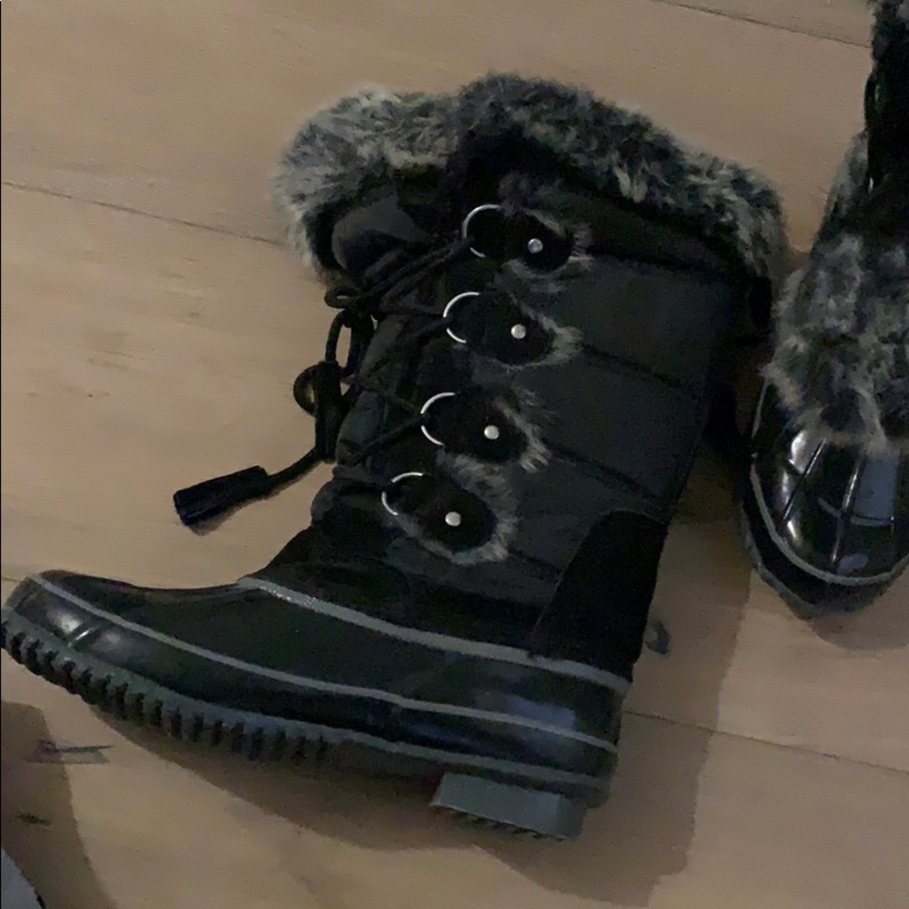 Khombu weather resistant boots snow boots